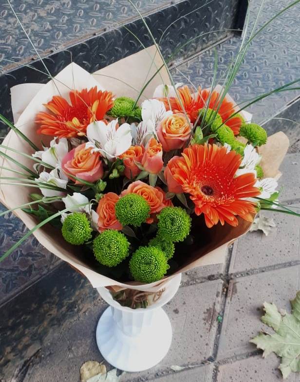 Букет цветов из: Герберы, Хризантемы, Альстромерии и Розы в Мичурине Республика Дагестан