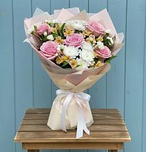 Букет цветов из:  Гвоздики, Орхидеи и Розы #REPLACE_PRED# Мичурине Республика Дагестан