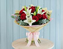 Букет цветов из:  Лилии и Розы в Мичурине Республика Дагестан