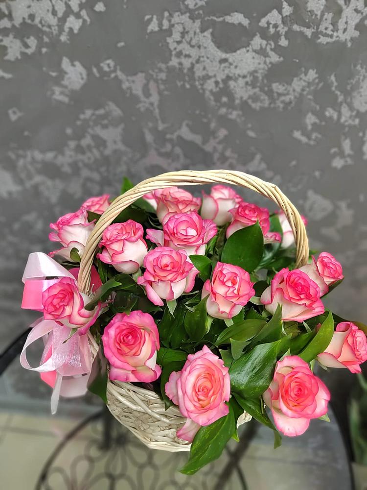 Цветочная композиция из Розы в корзине в Мичурине Республика Дагестан