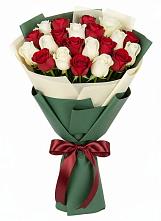 Букет Микс из красных и белых роз в Мичурине Республика Дагестан
