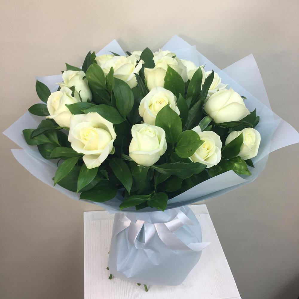 Букет 15 Белых роз Проуд в Мичурине Республика Дагестан