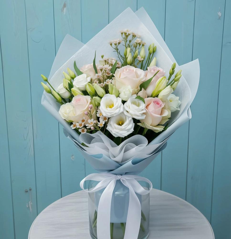 Букет цветов из: Розы и Лизиантусы в Мичурине Республика Дагестан