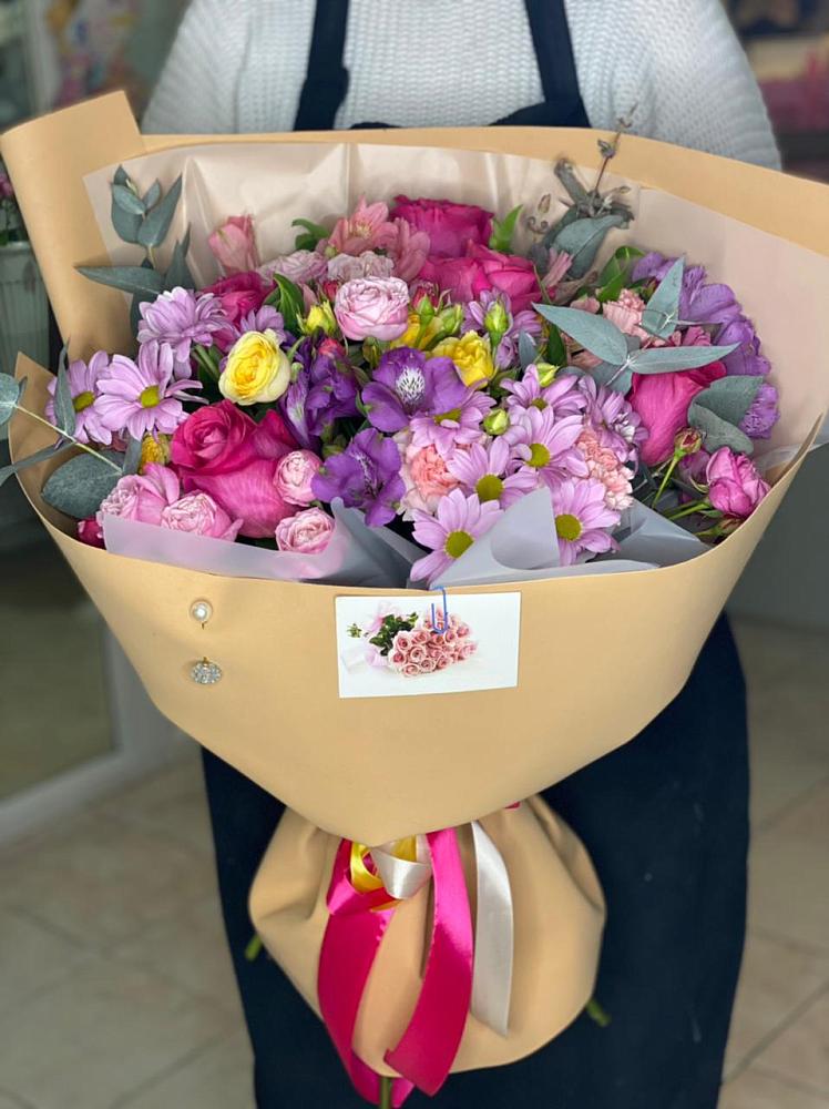 Букет цветов из: Хризантемы, Гвоздики и Альстромерии в Мичурине Республика Дагестан