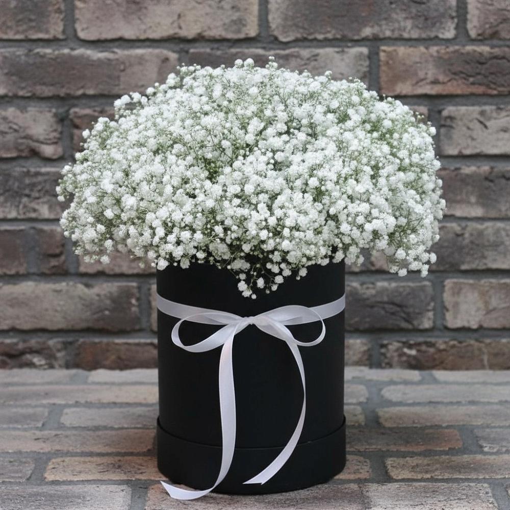 Цветочная композиция из Гипсофила в шляпной коробке в Мичурине Республика Дагестан