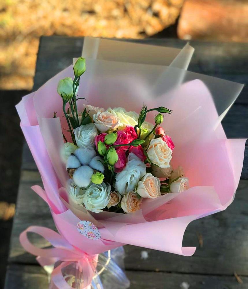 Букет цветов из: Розы и Лизиантусы в Мичурине Республика Дагестан