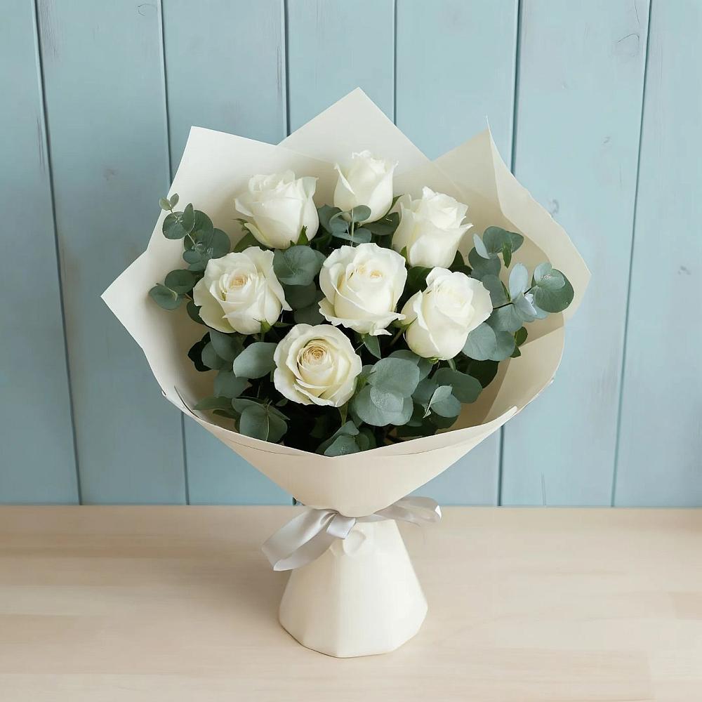 Букет Белые розы в Эвкалипте в Мичурине Республика Дагестан