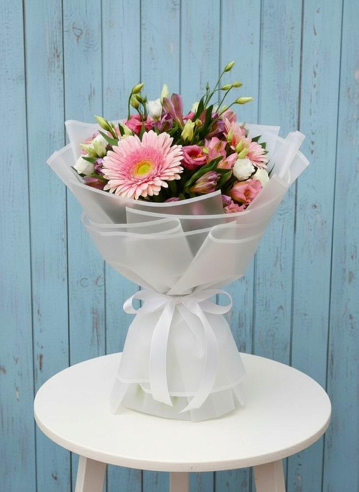 Букет цветов из: Герберы, Альстромерии и Лизиантусы в Мичурине Республика Дагестан