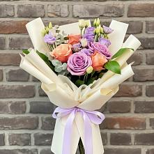 Букет цветов из:  Лизиантусы и Розы в Мичурине Республика Дагестан