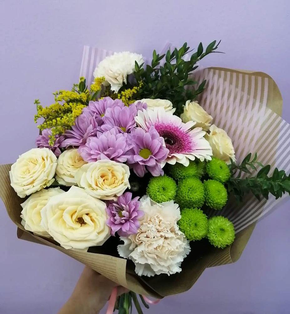 Букет цветов из: Хризантемы, Розы, Гвоздики и Герберы в Мичурине Республика Дагестан