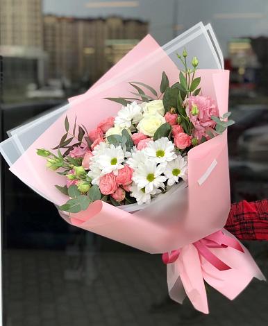 Букет цветов из: Розы, Лизиантусы и Хризантемы в Мичурине Республика Дагестан