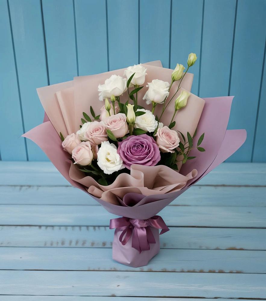 Букет цветов из: Розы и Лизиантусы в Мичурине Республика Дагестан